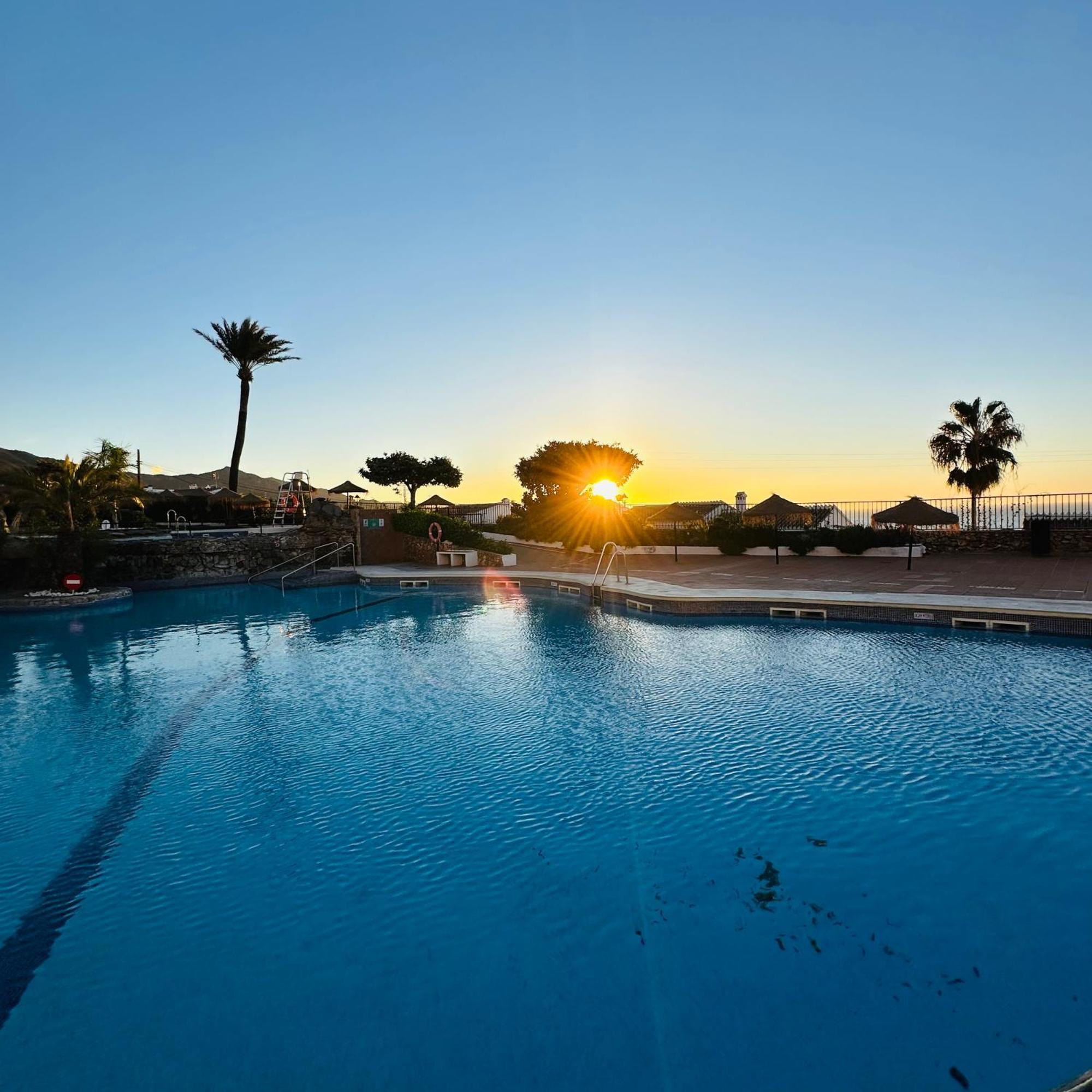Right By The Pool Area In Capistrano Village! Nerja Eksteriør billede