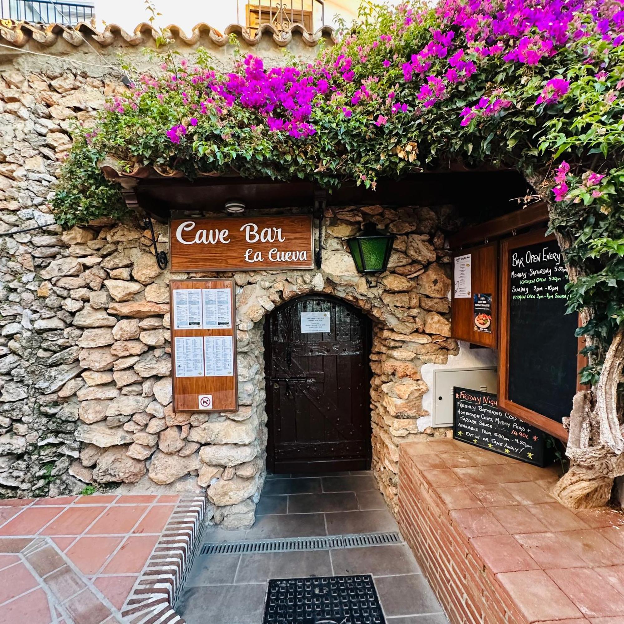 Right By The Pool Area In Capistrano Village! Nerja Eksteriør billede