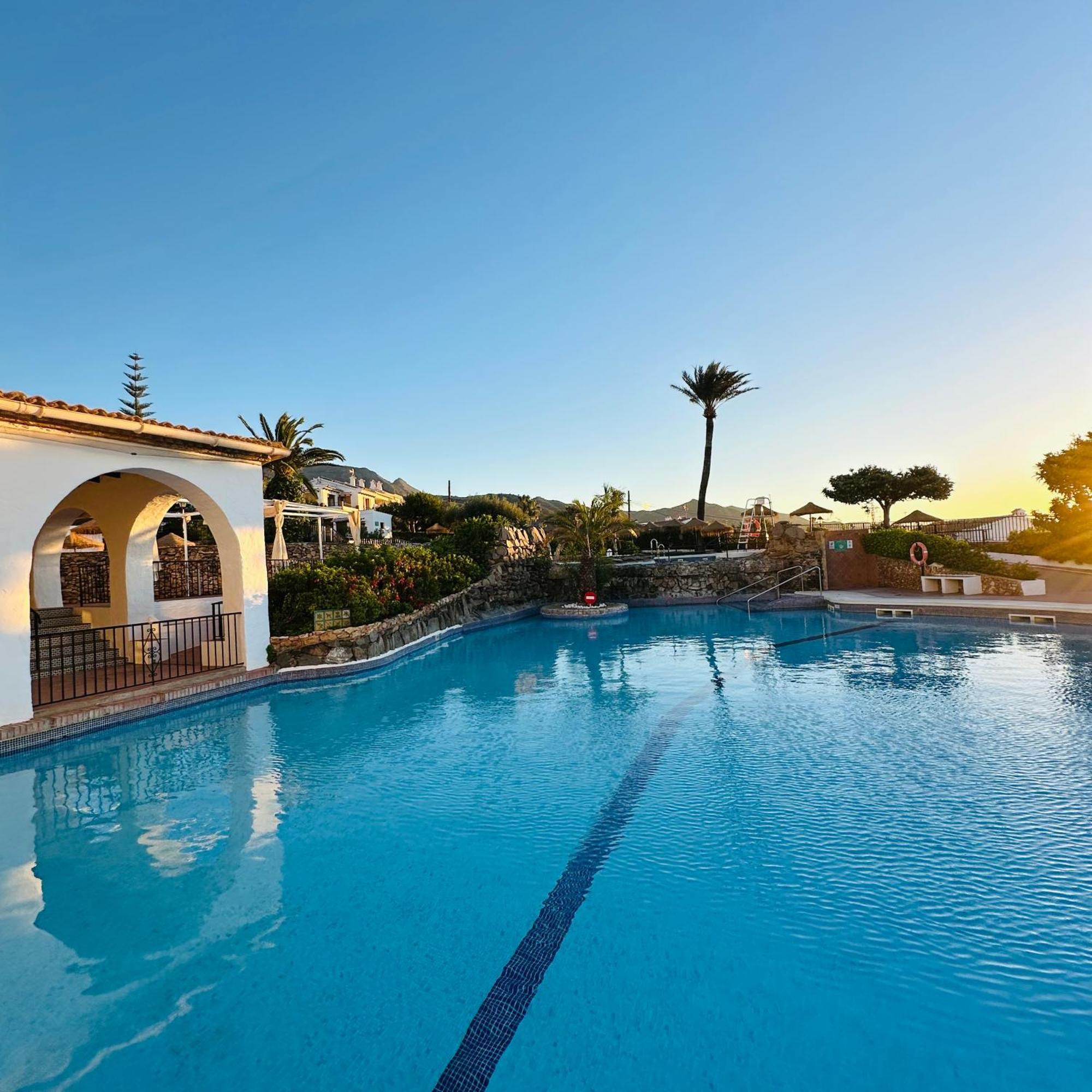 Right By The Pool Area In Capistrano Village! Nerja Eksteriør billede